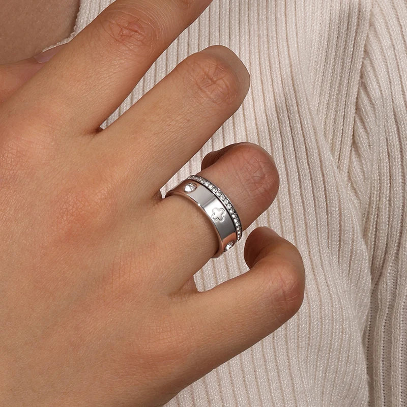 Shining Clover & Crystal Ring